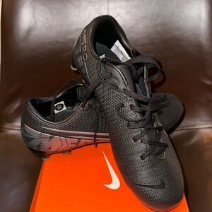 Nike Vapor 13 soccer shoes / cleats